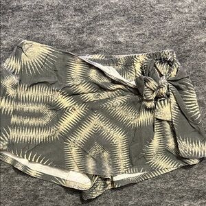 Stylish Women's Patterned Shorts XS NWOT